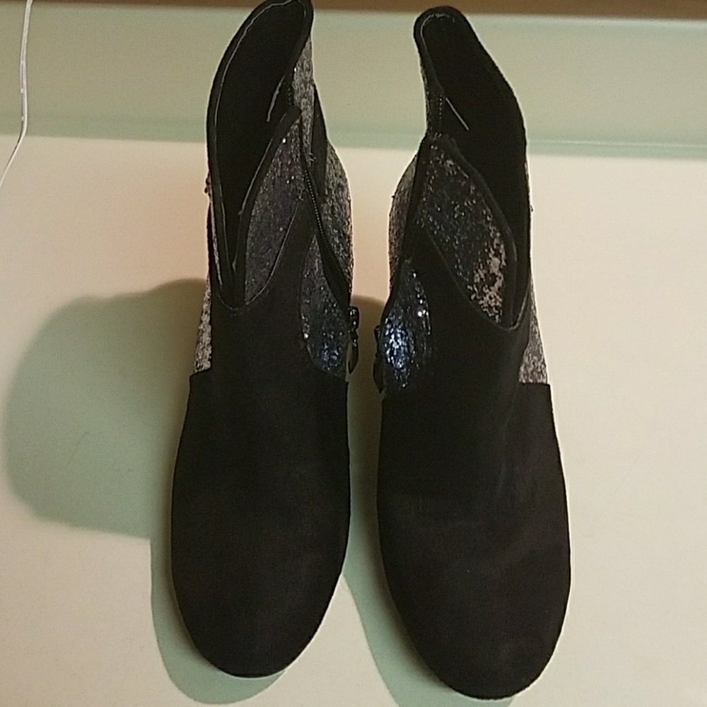 Heeled booties